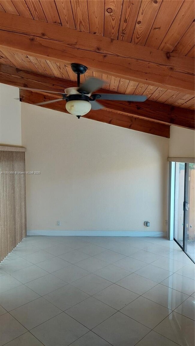 Building Photo - 2675 Parkview Dr S
