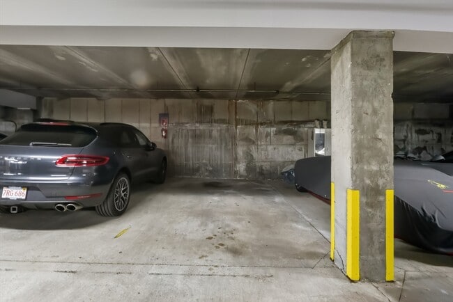 Building Photo - 350 North St