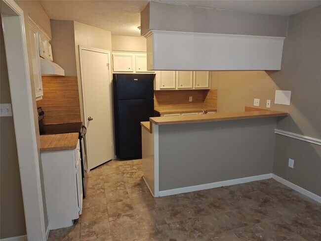 Building Photo - 11514 Meadow Ln