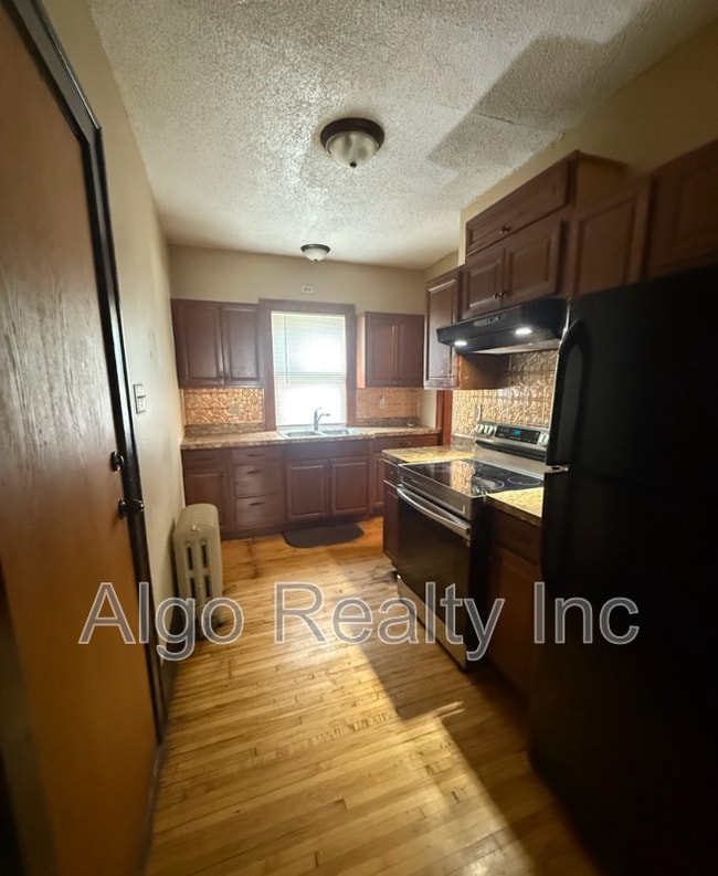 Building Photo - 2646 Dupont Ave N