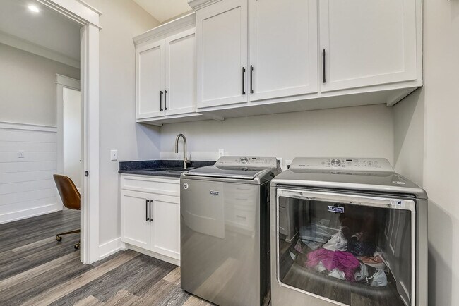 Building Photo - 14300 Front Beach Rd