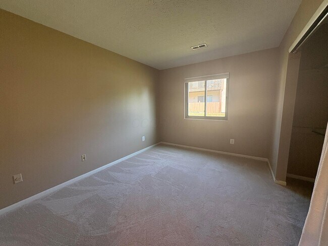 Building Photo - 2271 Hedgerow Road