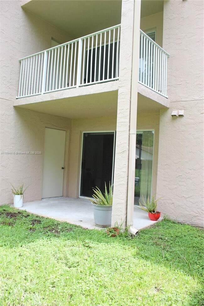 Building Photo - 10420 SW 158th Ct