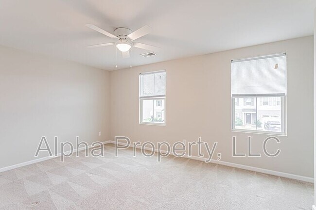 Building Photo - 10 Torrington Dr