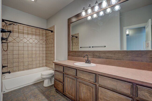 Building Photo - Stunning 3 Bedroom Home with Fireplace, Community Amenities & Open Floor Plan