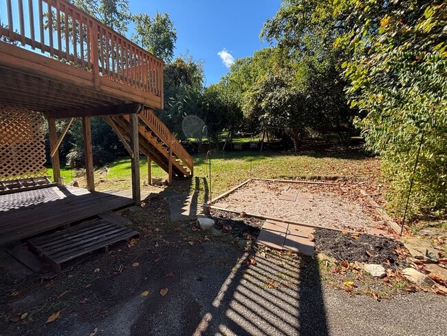 Building Photo - 4 Bedroom Home in Pleasant Hills! - Availa...