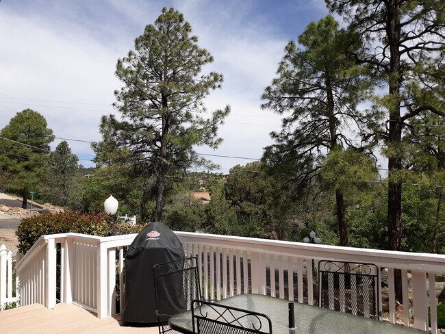 Building Photo - 2057 Heavenly Pl