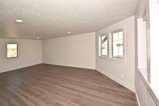 Building Photo - One of a Kind-3 Bedroom and 3 Bathroom Luxury Townhouse in Harris Ranch.