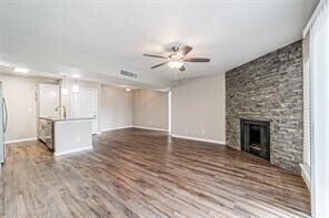 Building Photo - 2822 S Bartell Dr