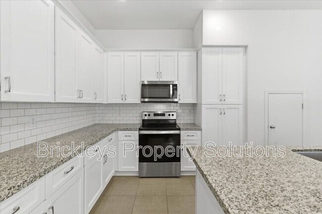 Building Photo - 265 E Balsam Dr