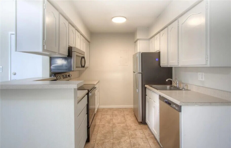 Building Photo - 10150 E Virginia Ave