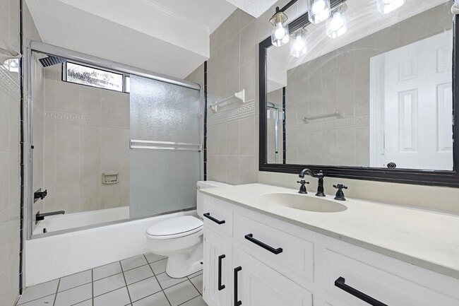 Building Photo - 15618 Banty Falls Ct