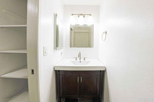 Building Photo - 10670 Esmeraldas Dr