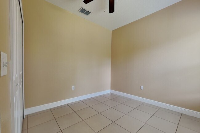 Building Photo - 5017 SW 165th Street Rd
