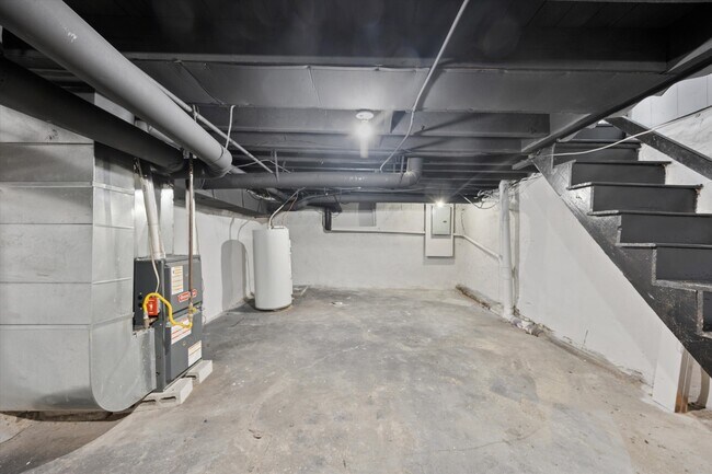 Building Photo - 5731 Reedland St