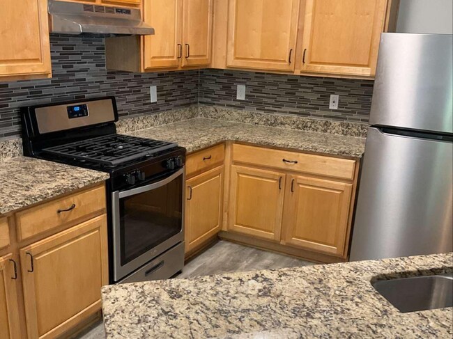 Building Photo - 325 Lake Royale Pl