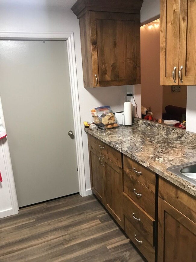 Building Photo - ALL utilities Included 2 Bedroom UNDER $1500