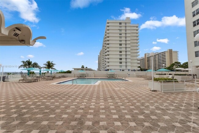 Building Photo - 5701 Collins Ave