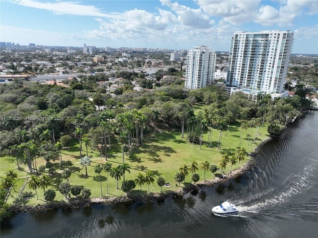 Building Photo - 1871 NW S River Dr