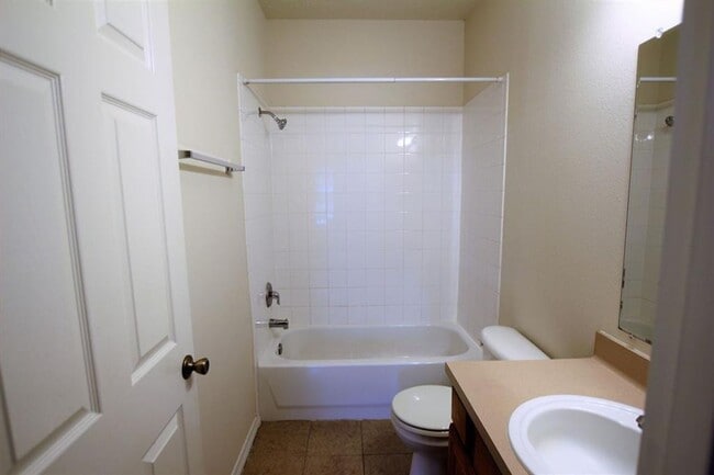 Building Photo - NICE 3 BEDROOM 2.5 BATH HOME IN HUMBLE
