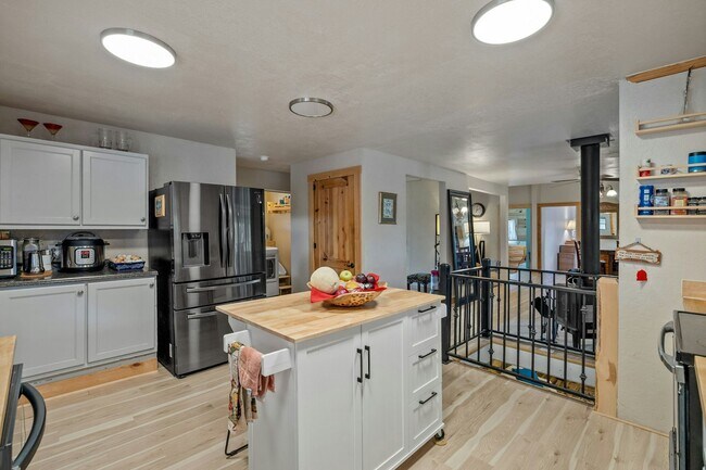 Building Photo - 5066 Iris St