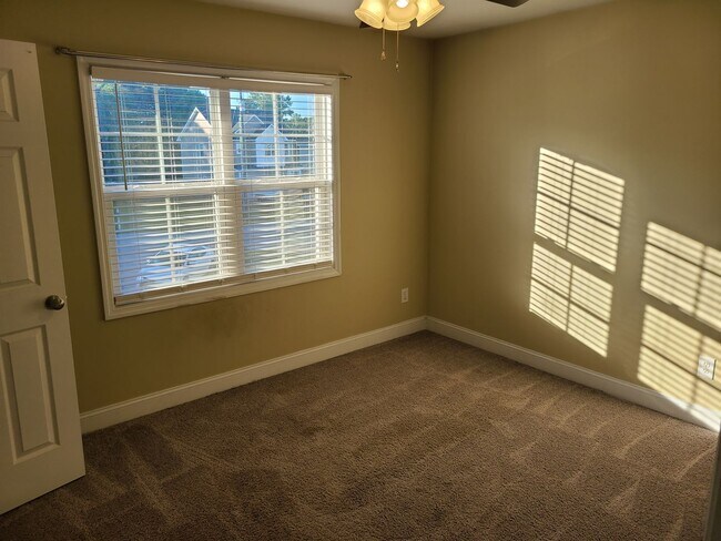 Building Photo - 3 Bedroom, 2.5 bath home - Sneads Ferry - Everetts Creek Community