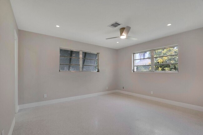 Building Photo - 732 Pelican Way