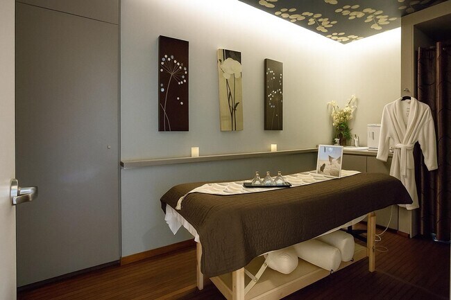 Building Photo - 77 Hudson St