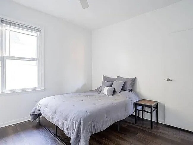 Building Photo - Michigan Ave