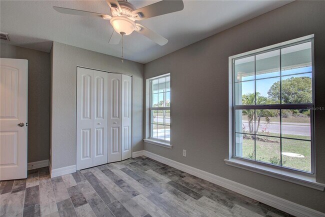 Building Photo - 129 Glades Dr