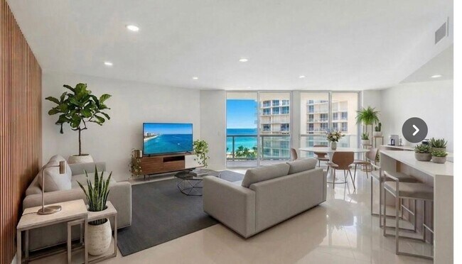 Building Photo - 16485 Collins Ave