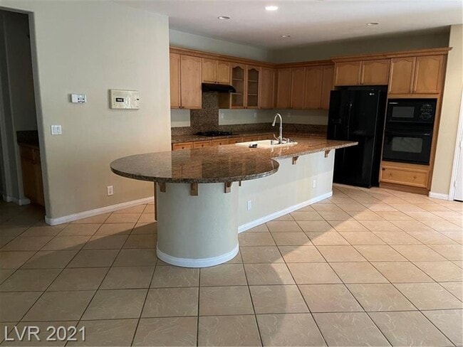 Building Photo - Stunning & Spacious Home with Park Views and Pool!