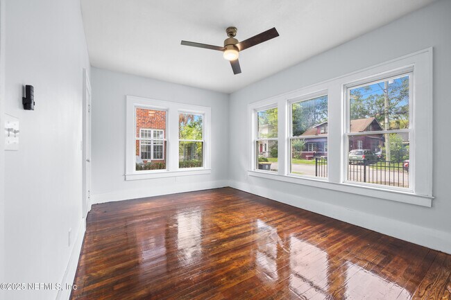 Building Photo - 131 Cottage Ave