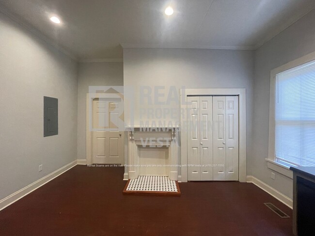 Building Photo - Beautiful Two Bedroom Home in Historic Bea...