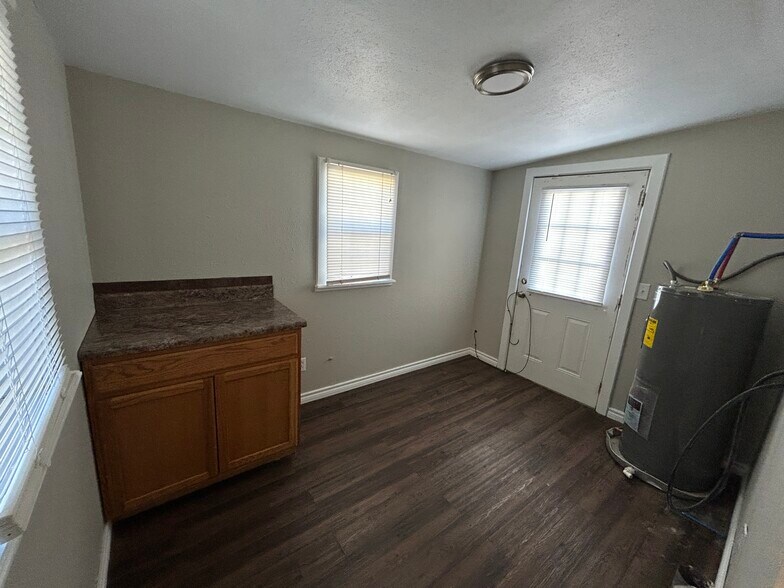 Building Photo - 1121 S Wells St