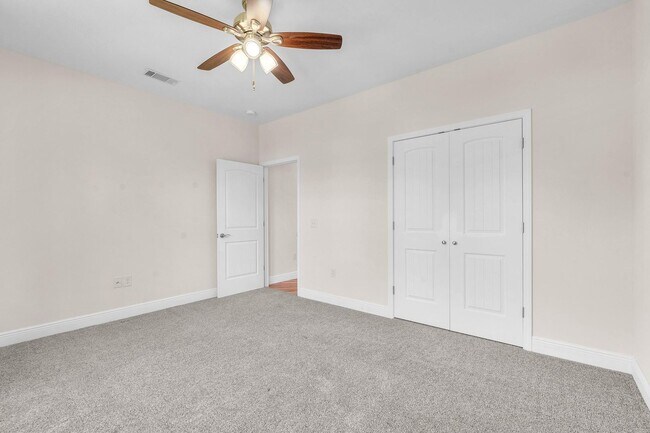 Building Photo - Stunning 4 Bedroom in PRIME Location!!  South of I-10!!