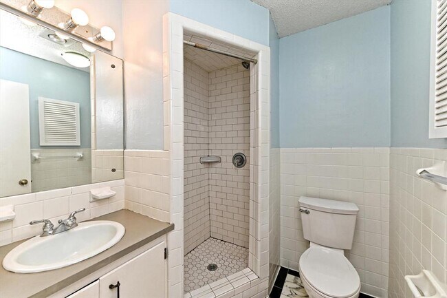 Building Photo - 5205 Brookdale Ln