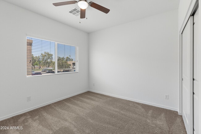 Building Photo - 2842 E Tracy Ln