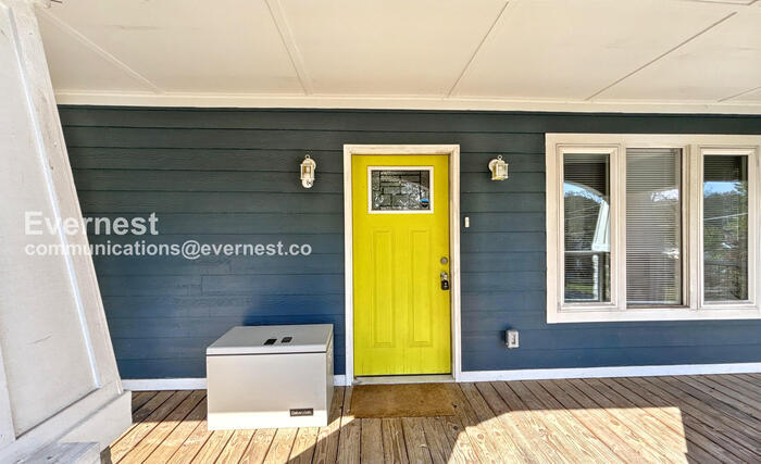 Building Photo - 217 N Sweetbriar Ave