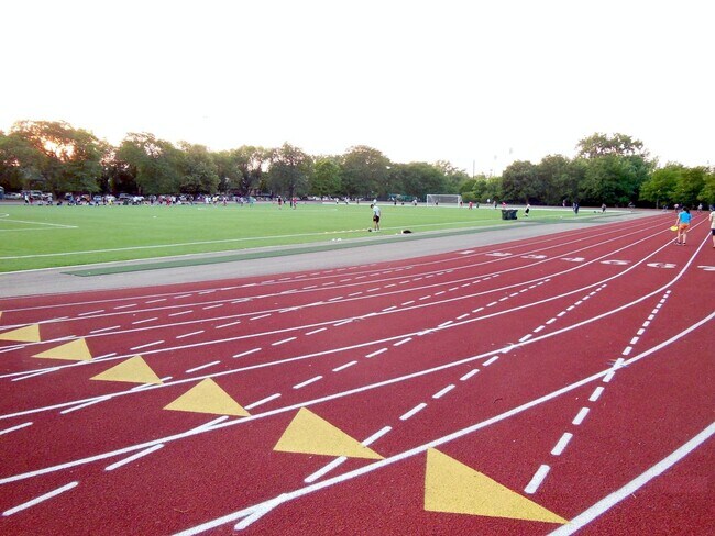 Building Photo - 5010 N Troy St