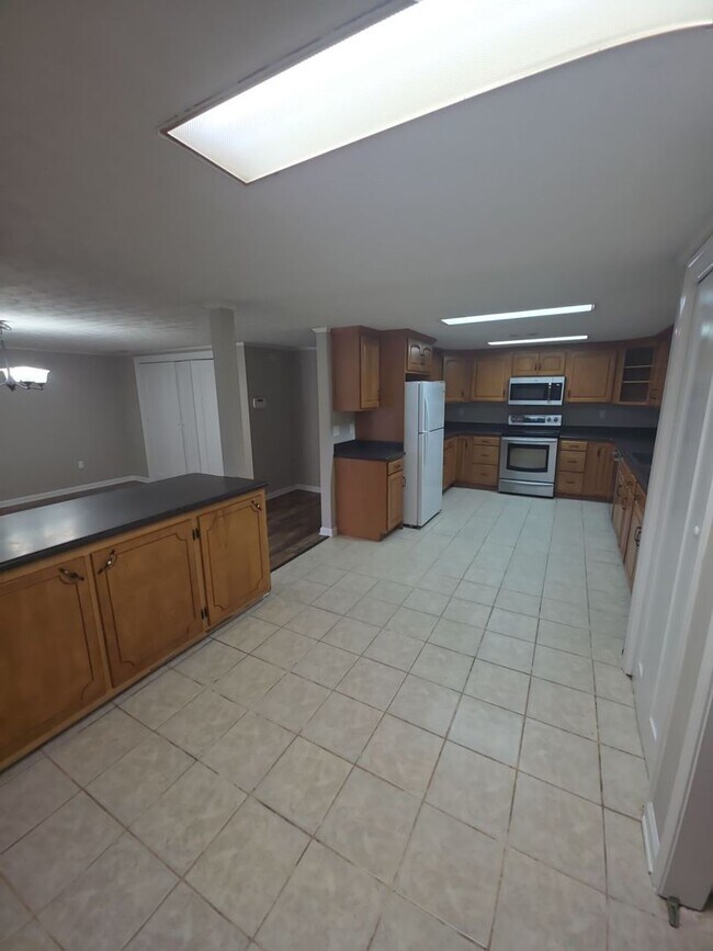 Building Photo - Spacious 4-Bedroom Home in Baxter with Large Yard, Hardwood Floors & Outdoor Shed