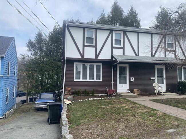 Building Photo - 3 Russell St