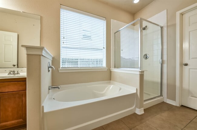 Building Photo - 7114 Freesia Ct