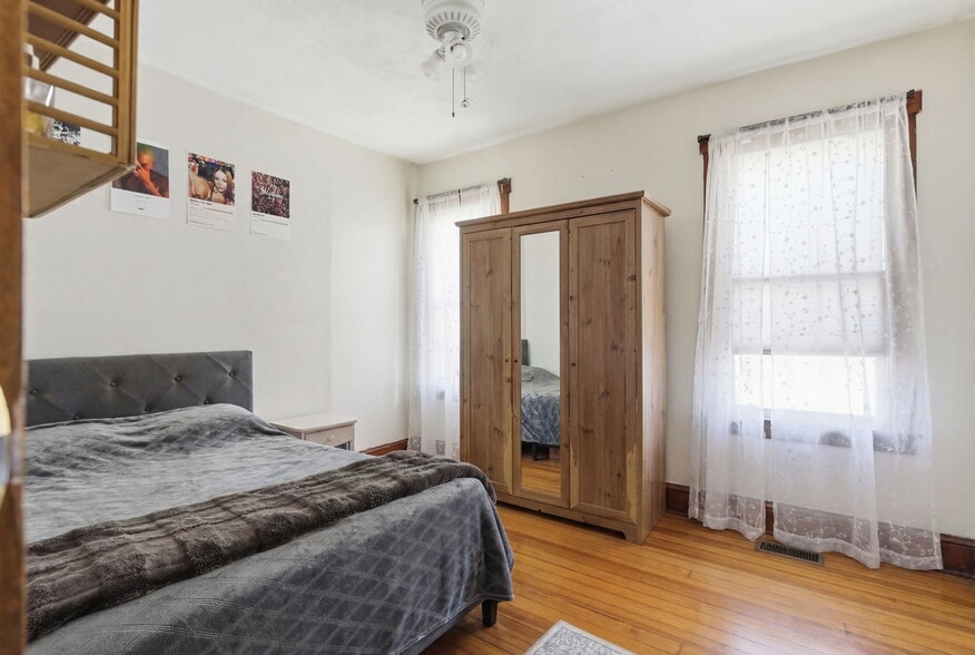 Building Photo - 24 Darling St