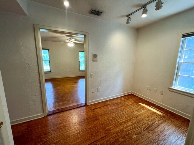 Building Photo - 411 NW 26th St