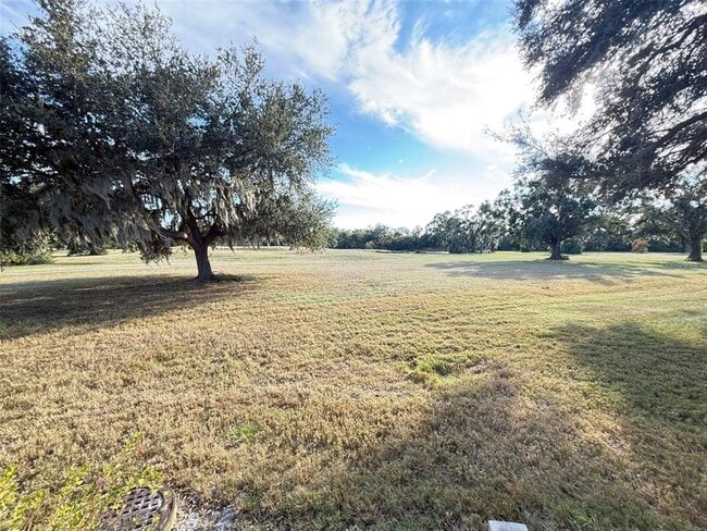 Building Photo - 2202 Clubhouse Dr