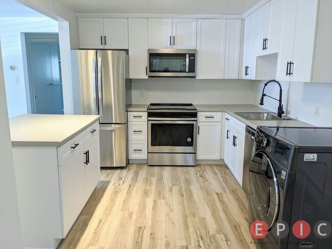 Building Photo - Executive 2 bedroom in the heart of sugarhouse