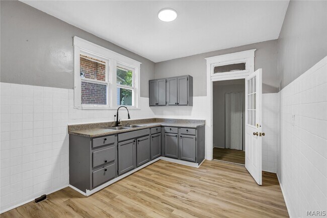 Building Photo - 5721 Floy Ave