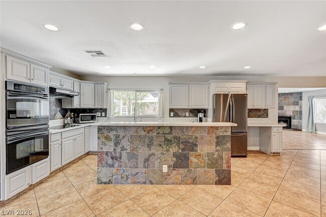 Building Photo - 4153 Woodcrest Rd