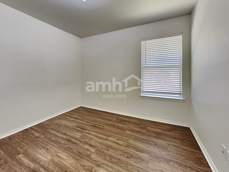 Building Photo - 2923 Tanglebrook Dr